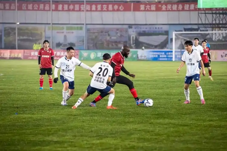欧冠对决：AC米兰 VS 阿森纳